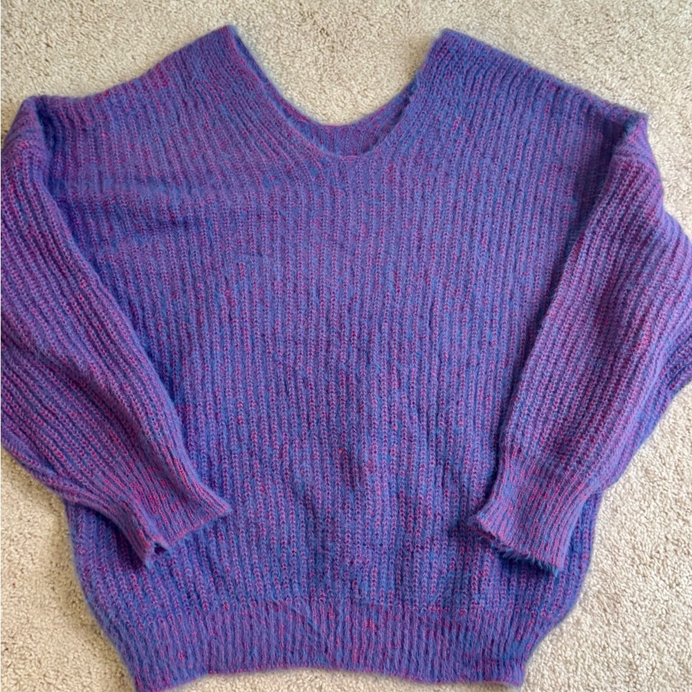 Knit V-Neck Sweater. Beautiful Purple Pink blend